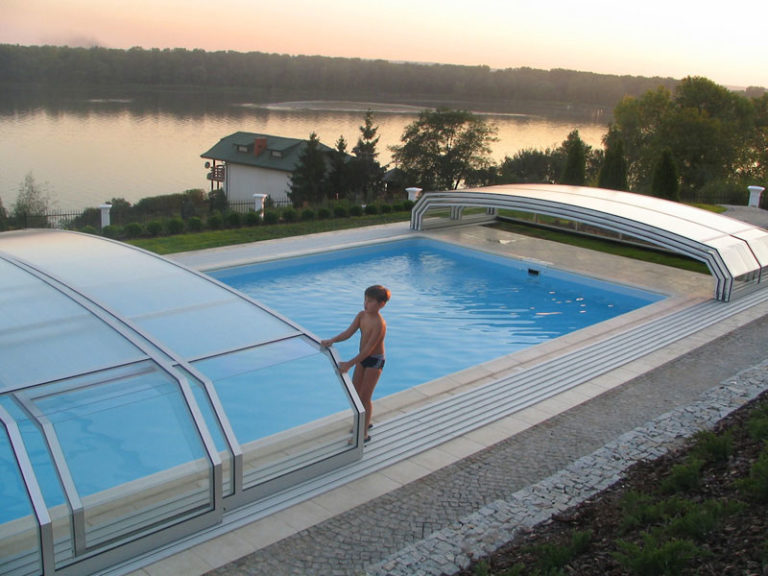 boy_closing_pool